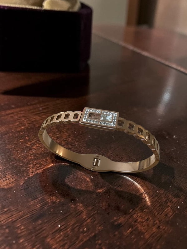 Gold Minimal Link Bracelet with Crystal Accent | Elegant Everyday Hinged Bangle