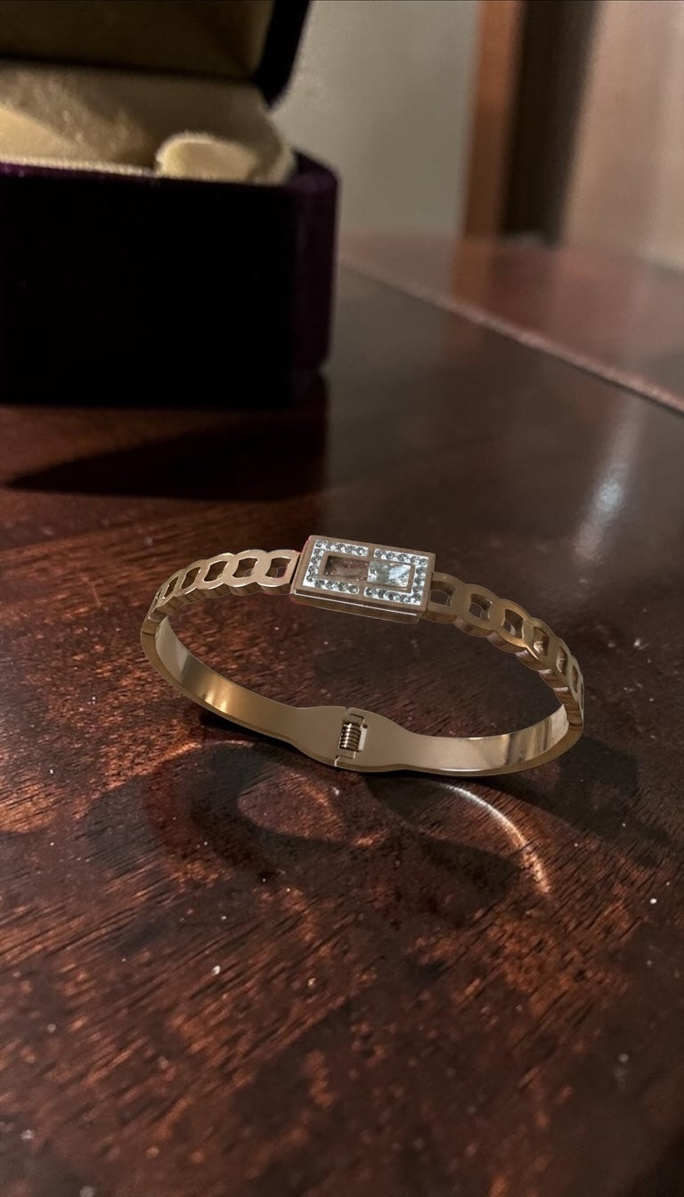 Gold Minimal Link Bracelet with Crystal Accent | Elegant Everyday Hinged Bangle